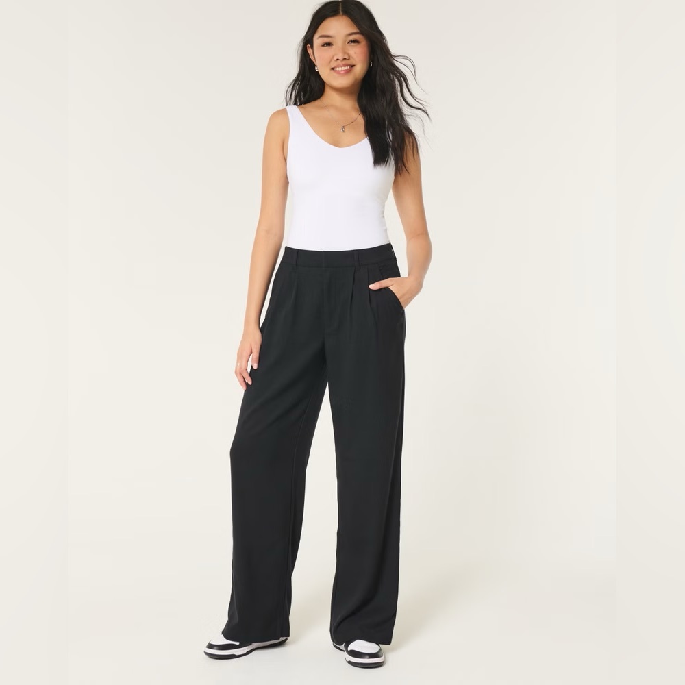 Hollister Ultra High-Rise Wide-Leg Pant
